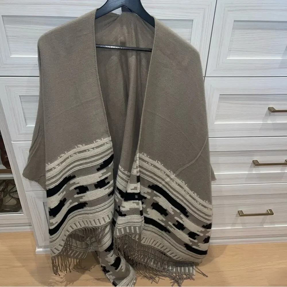 Vince Camuto Geometric Weave Taupe Cape/Poncho One Size